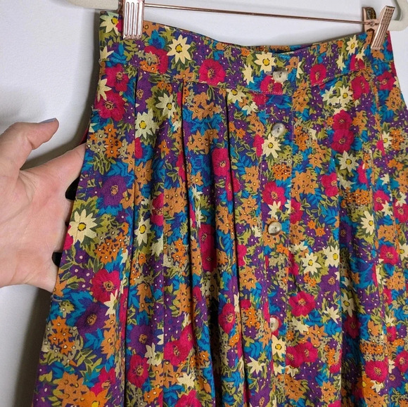 Liz Claiborne Floral A-Line Skirt with Red Belt - Picture 6 of 11
